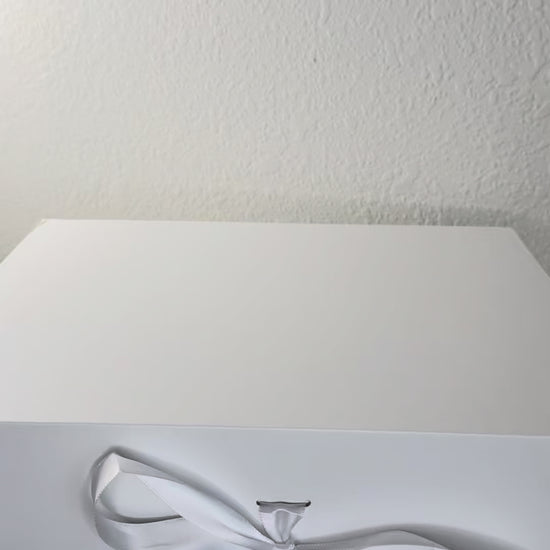 Video showcasing gift box inlcuding Bottle with Mini Mug,  Hair Claw, Jewelry Travel Pouch, Bracelet, Moisturizing Face Mask Sheet,  Hand Cream, Keychain, Lip Balm,  
Christmas Ornament, Scarf